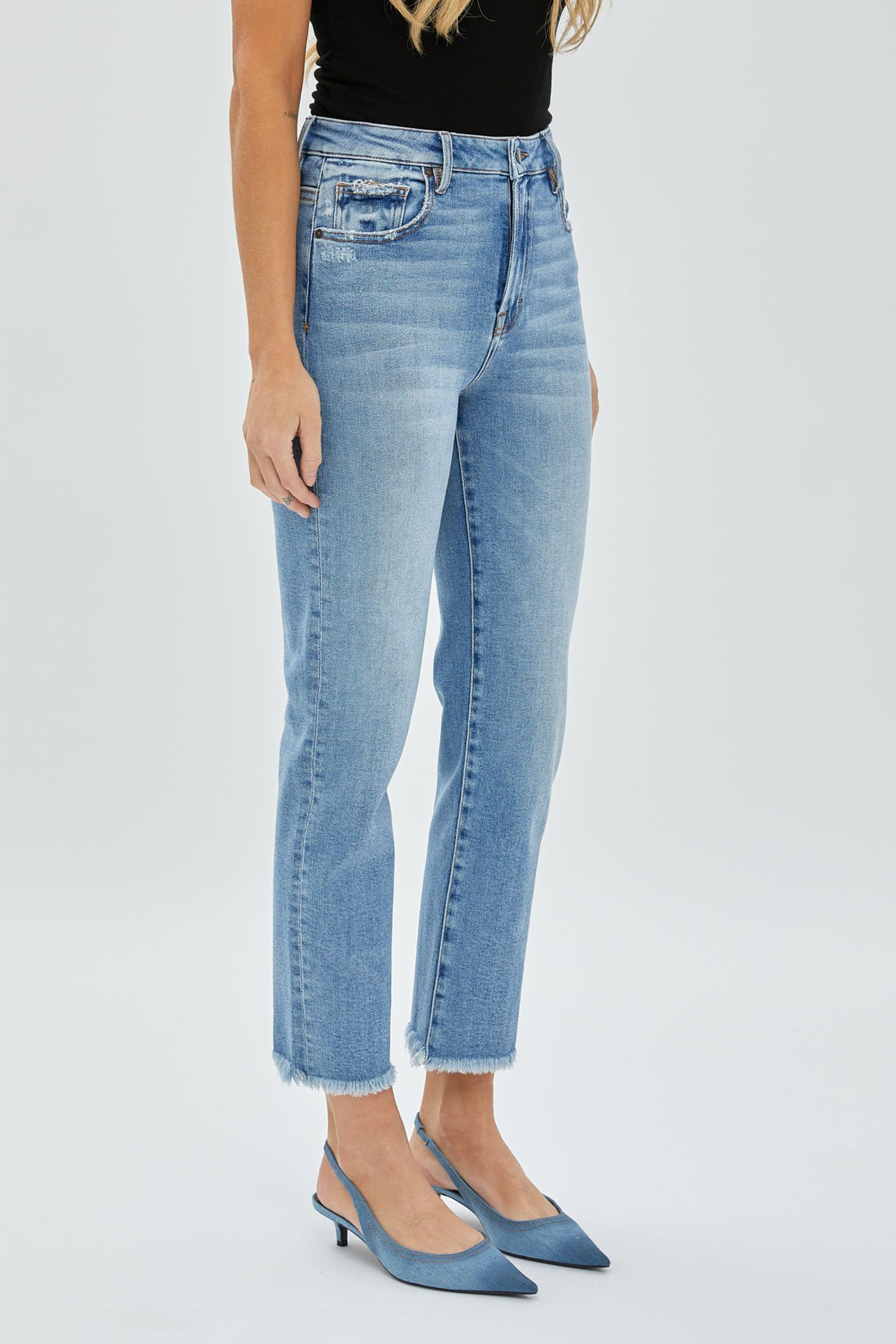 Tracey Straight - medium light