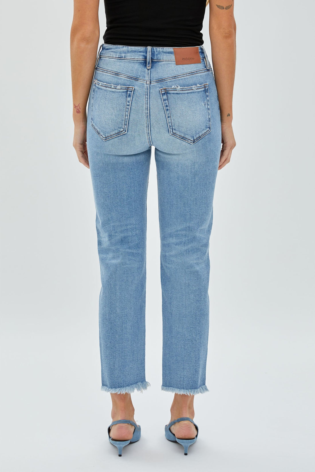 Tracey Straight - medium light