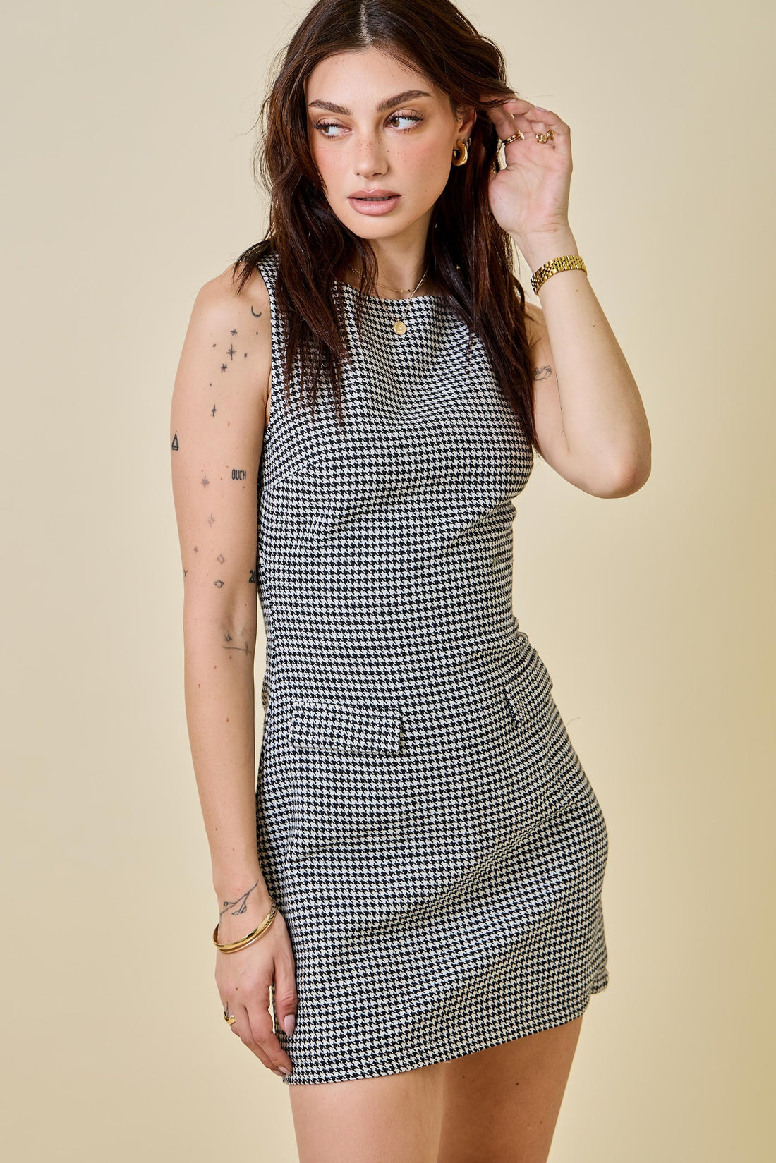 Black and White Boat Neck Sleeveless Mini Dress