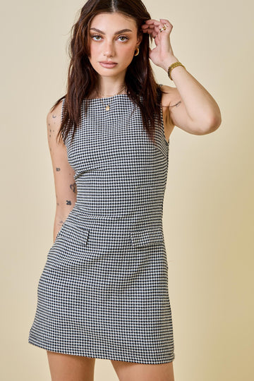 Black and White Boat Neck Sleeveless Mini Dress