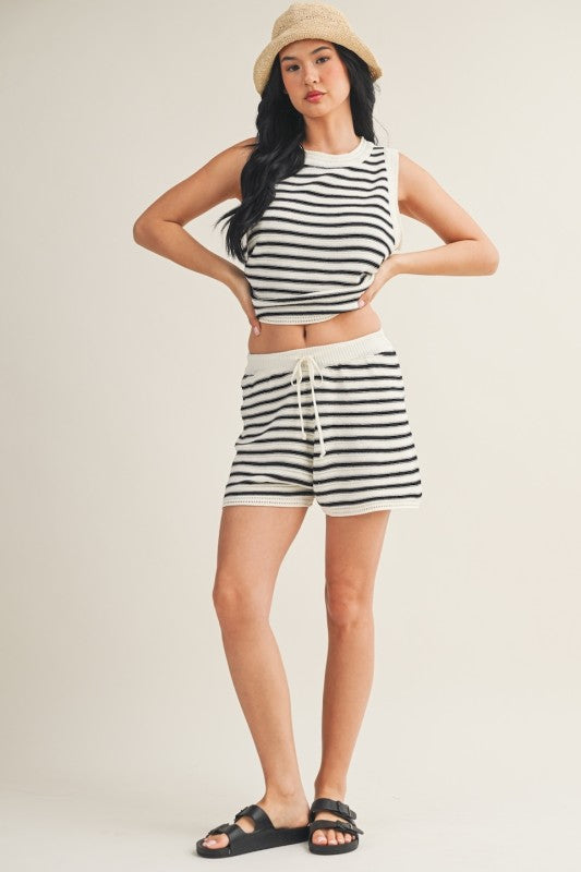 Black and White Lined Set