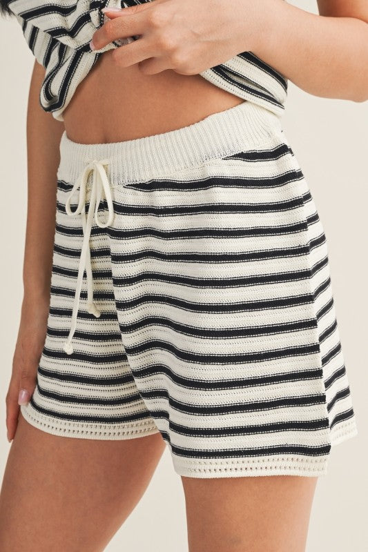 Black and White Lined Set